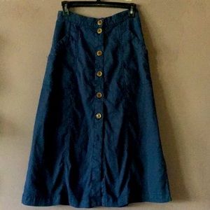 Darling A line skirt, fully lined. Buttons all the way up, deep pockets! Size 4